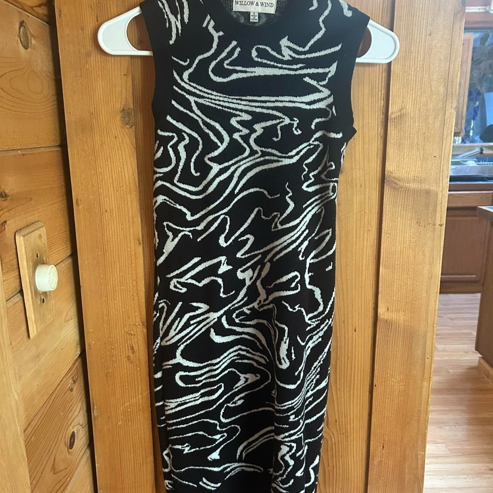 Stylish Black and White Midi Dress